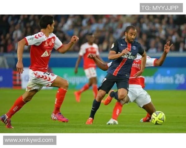 卢卡斯足球星闪耀绿茵赛场展现非凡天赋与无限未来潜力 卢卡斯足球星闪耀绿茵赛场展现非凡天赋与无限未来潜力